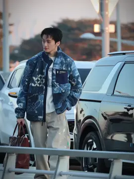 kalo yg ini curiga tbtb udh S2 aja 😶‍🌫️ #marklee #nct #nctdream #nct127 #fyp #foryou 