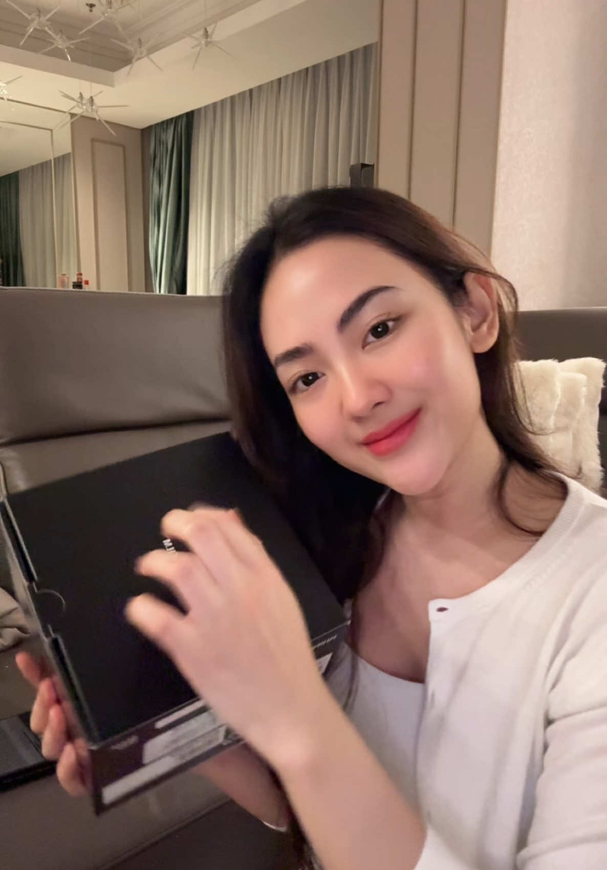 Unboxing yang ditunggu2 satu tahun🥹🥹🥹🥹🥹🥹🥹  #fujifilmx100vi #fujifilm #camera #unboxing #wishlist #x100vi 