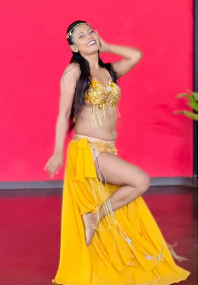 Besos song 😍❤️‍🔥#foryou #CapCut #jacquelinefernandez #shreyaghoshal #karlwine #piyush #shazia #india #trending #viral #foryoupage❤️ #one#fyp #indiantiktok #dancetiktok#dancer #dancing 