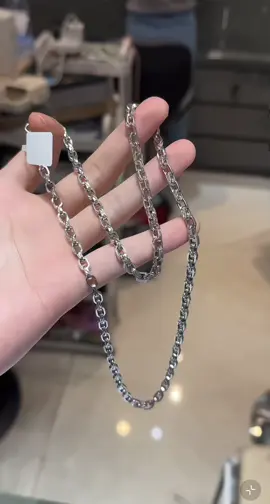 Uang bisa di cari tapi kalung sekece dan semewah ini ga datang dua kali #kalung #kalungtitanium #kalungantikarat 