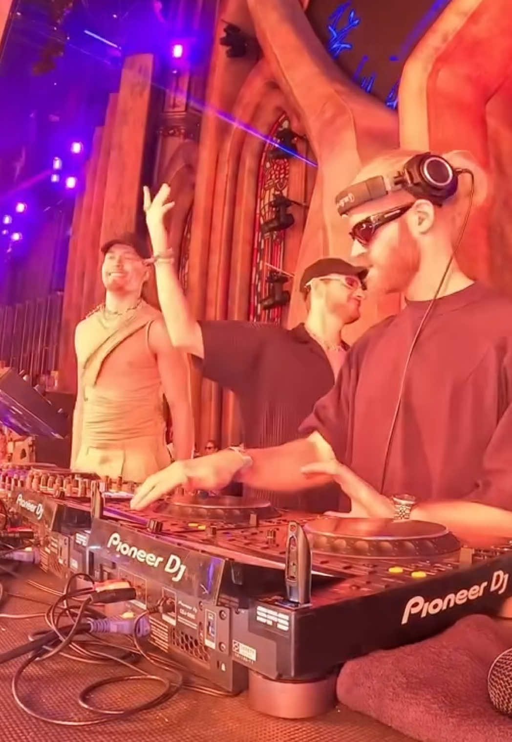 B2B with @ACRAZE on EDC mainstage last year 🔥 full set on YouTube 
