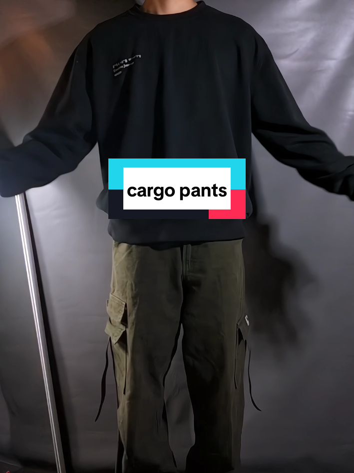 cargo pants + boxy crewneck 🤔 #cargopants #crewneck #outfitinspo 