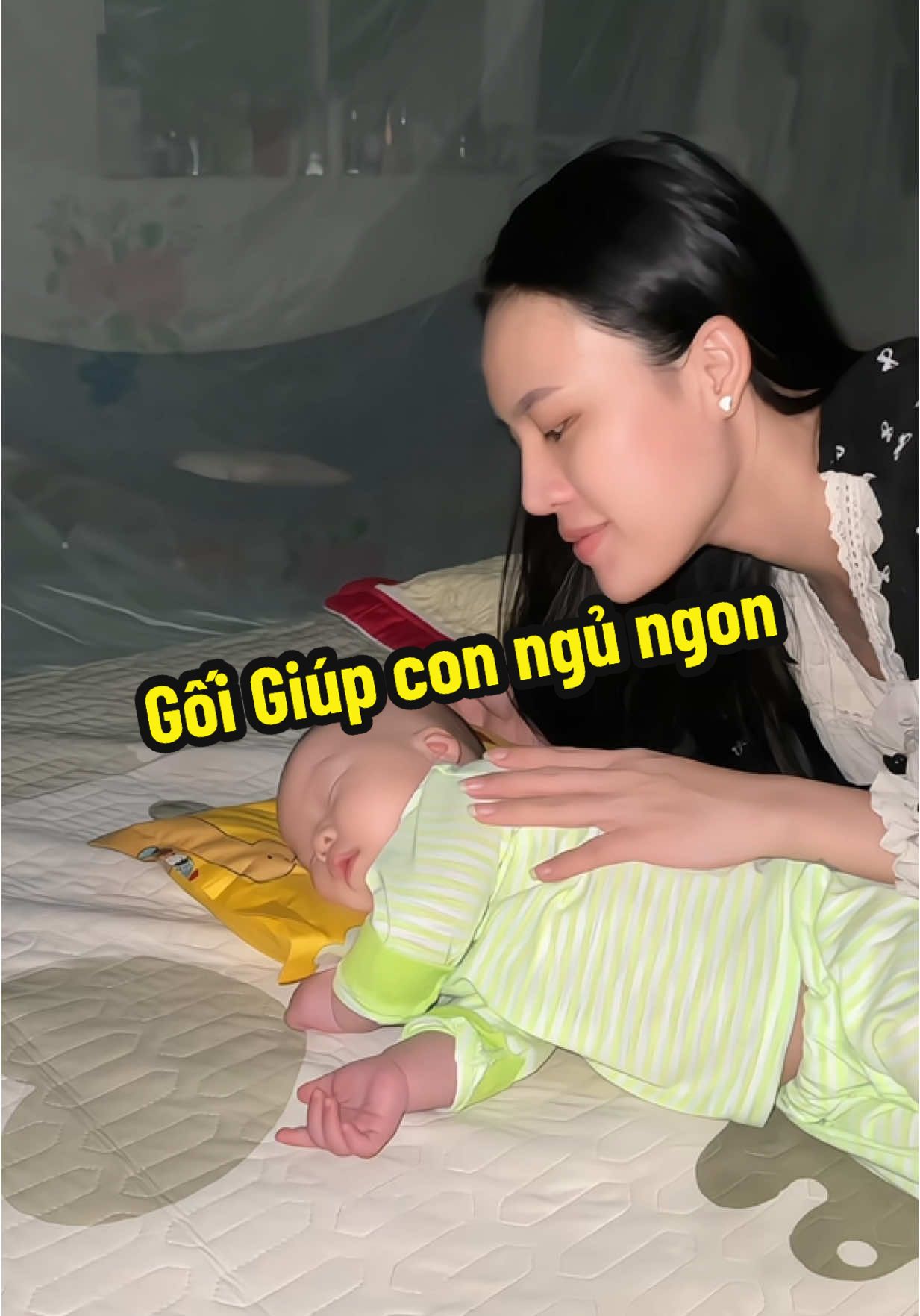 Thử đổi cái gối cho con mà thấy con ngủ ngon hơn hẳn luôn á #mevabe #mebimsua #mebimhiendai #xuhuong2025 #trending #goidinhlang 