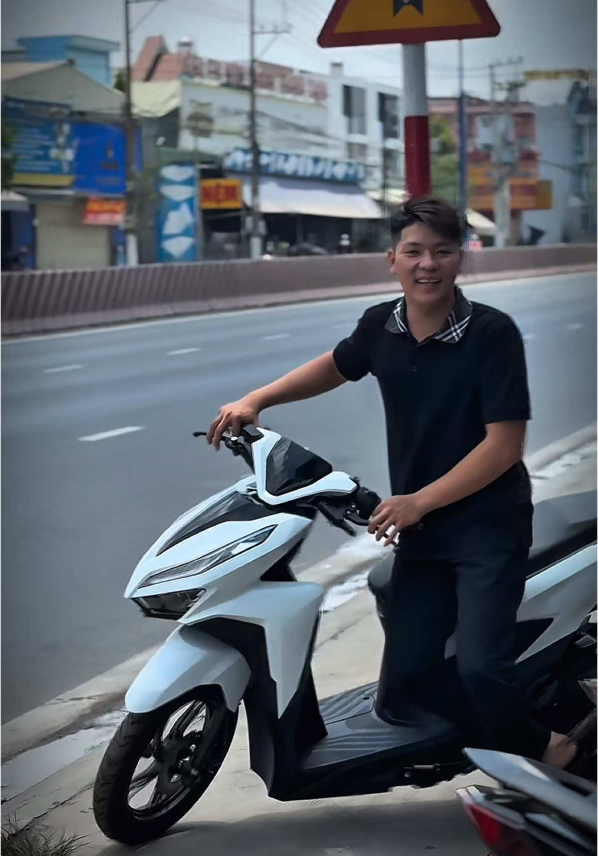 Vario mẫu cũ ae nào thích dơ tay. Vario từ 35 đến 43 ạ ko cần trả trước nha #truongxemay #xuhuongtiktok #xetragop #xuhuong #18t #baomientay #fyp #viral #vario #hottrend #click 