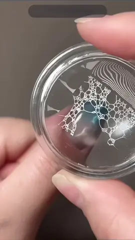 Làm nail sóng biển đơn giản dễ làm với khuôn in sóng biển bọt biển#naildibien #tipnails #kythuatnail #nailtutorial #cacmaunailxinh #nailmuahe 