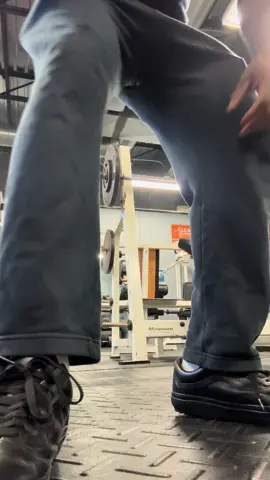 I’m doin Bench Press awhile I’m hearing my homie sayin my name 😂 #workoutguy#explorepage#blowthisup#stayactive