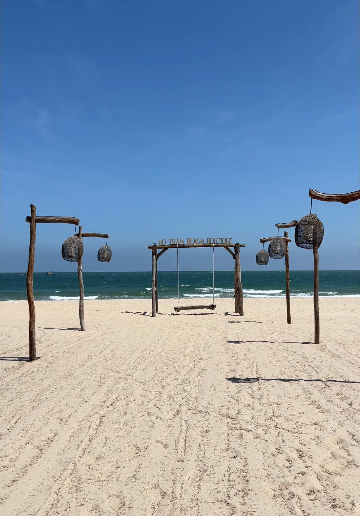 vừa có thật nhiều cây xanh lại ngay sát biển 🥰 #hotram #hotrambeachboutiqueresort #reviewdulich #reviewkhachsan #traveltiktok #dulichvietnam #kinhnghiemdulich #vietnamtravel #reviewresort #dulich #xh2025 #fypシ゚ #tiktoktravel #resort #hotel #binhyen 