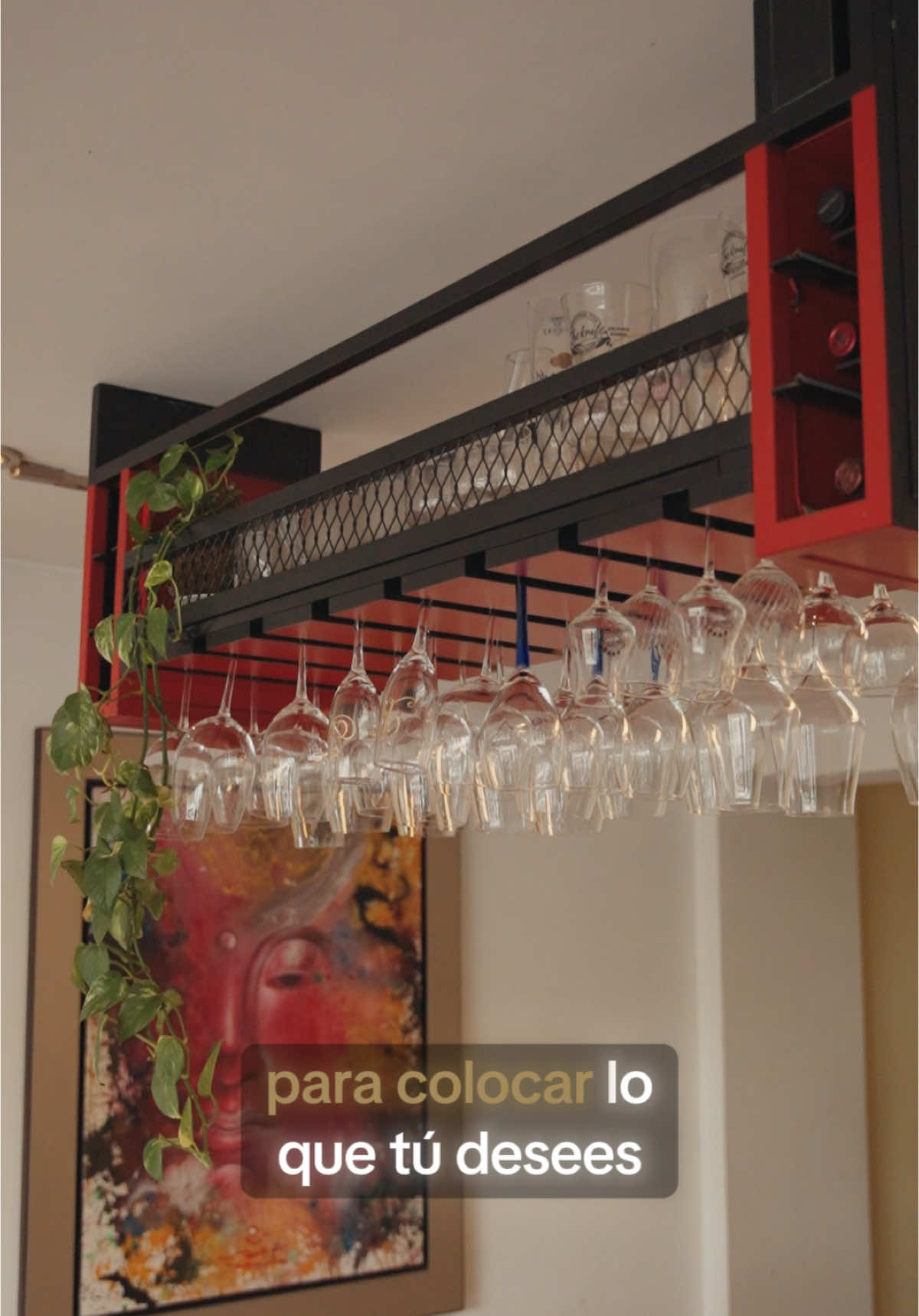 Este bar colgante es todo lo que necesitas 🍷😍 ¡Maximiza tu cocina con estilo!  ¿Te animas a tener uno?👷🏻‍♀️👷🏻‍♂️♥️ Diseño: J&C Arquitectos ✎ 📲 974448729 #DiseñoDeInteriores #Arquitectura #InterioresConEstilo #CocinasPequeñas #BarEnCasa #MaximizaEspacios #DecoraciónModerna #ReformaInterior #JCArquitectos #TipsDeArquitectura #IdeasDeDecoración #EspaciosFuncionales