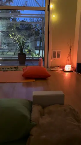 Yogama, un refugio de calma en la ciudad.  📍Villa Pueyrredón 🪷Clase de prueba gratuita. Todos los niveles.  Te espero 🙏🏻🩵#clasesdeyoga #villadelparque #villapueyrredón #villadevoto #yoga #bienestar #yogavillapueyrredón #yogaconamor
