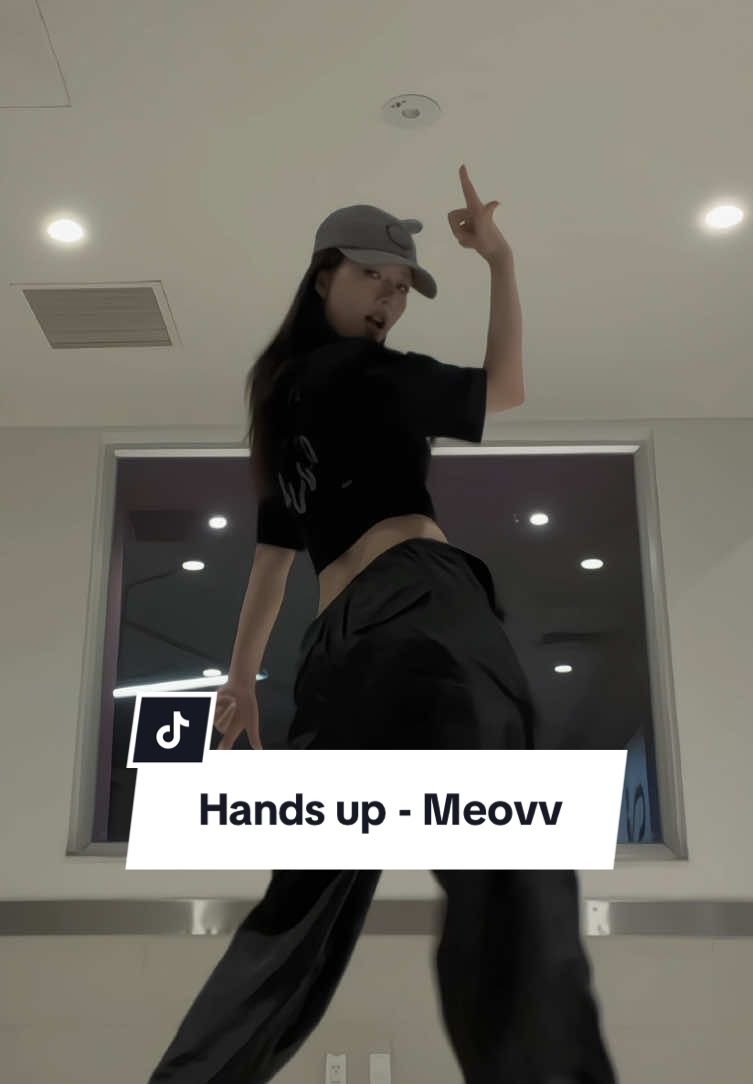 Hands up (dance break) @MEOVV 🔥 #meovv #dancechallenge #dance #viral #handsup 