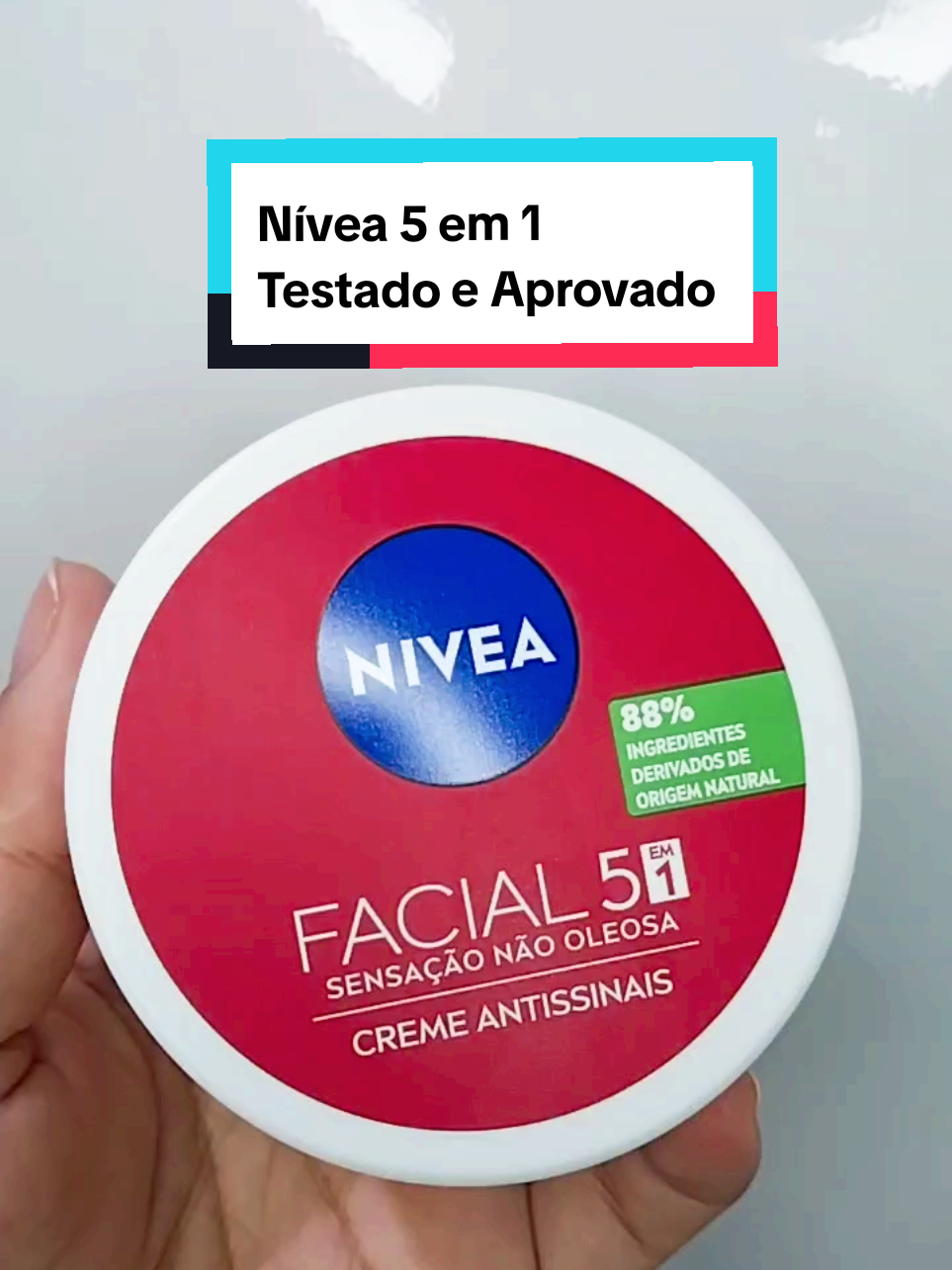 Comecei a usar o Creme Nivea 5 em 1 Antissinais e já tô amando! Ele tem vitamina E, não deixa a pele oleosa, ajuda a reduzir rugas, firma a pele e ainda protege contra os raios solares. E o melhor 😃 a hidratação dura até 30 horas! Vale muito a pena pra quem quer praticidade e cuidado no dia a dia! #UGCCreator #UGCBrasil #SkincareUGC #TikTokShopBrasil #TikTokMadeMeBuyIt #TikTokShop #CriadoraDeConteúdo #BeautyCreator #ConteúdoAutêntico #DicaReal #BelezaDaVidaReal #TesteiEAmei #PeleSaudável #Nivea5em1 #rotinadebeleza 