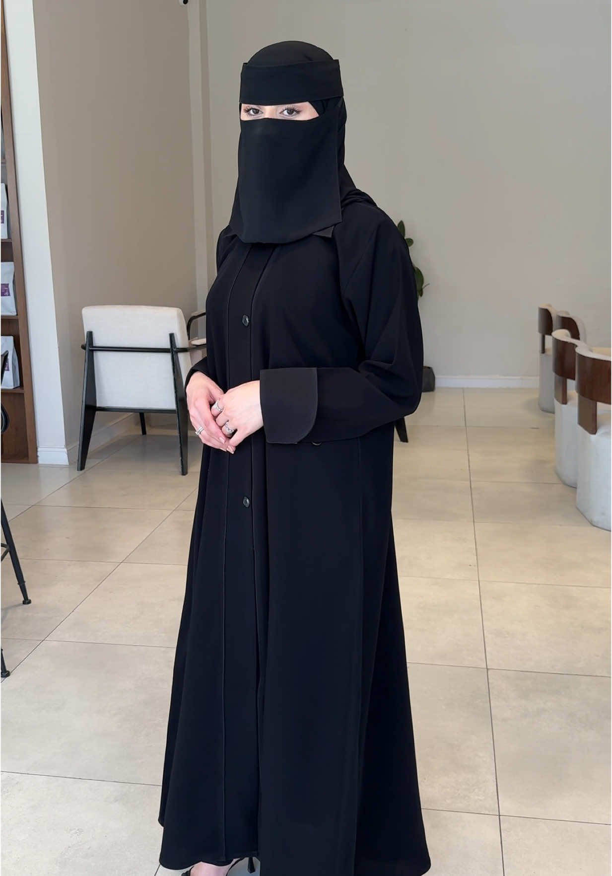 توفرت العبايه من الكولكشن الجديد 