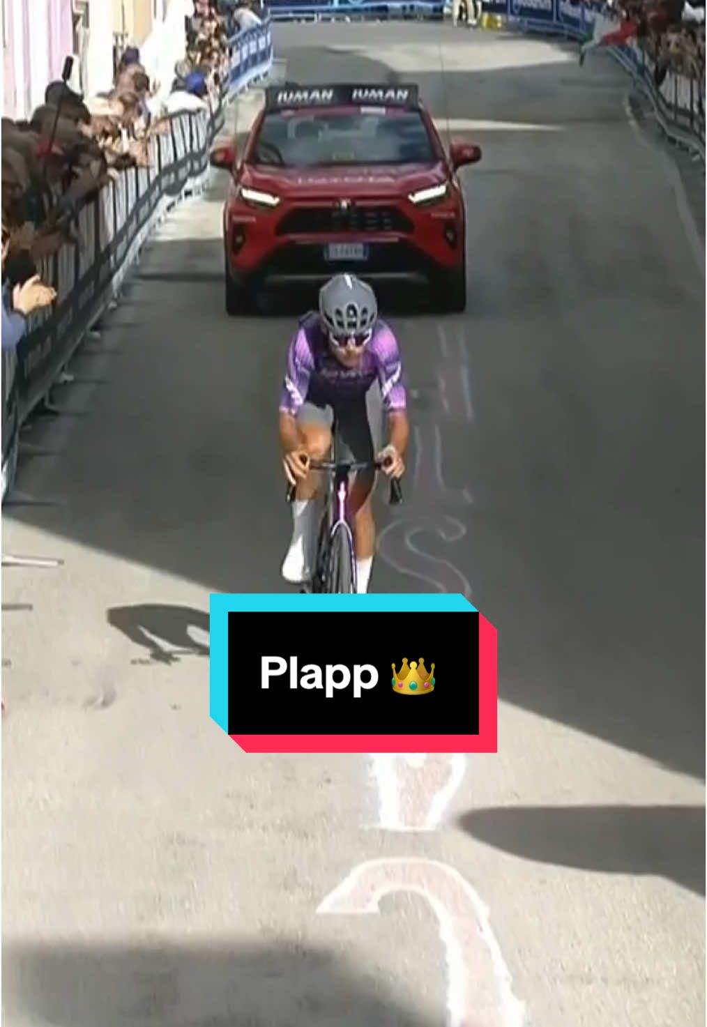 LUKE PLAPP IS A GRAND TOUR STAGE WINNER! 🥳 A huge solo ride from the Jayco AlUla rider sees him claim his maiden win in a three week race 💪 #giro #cycling #roadcycling