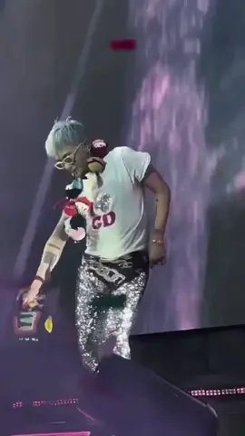Quá đỉnh! G-Dragon không làm fan thất vọng! Chỉ có thể là G-Dragon! Quá cháy! Quá mãn nhãn! G-Dragon = Perfection on stage! #gdragon #gdragonbigbang #kwonjiyong #bigbang #vipgdragon #kpop #yg #gd #ygfamily #vipbigbang #gdragon지드래곤 #fypシ #xuhuong 