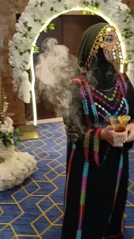 المهاهاة من العادات الجميلة الي بنستقبل فيها العرسان او بنودعهم وهم رايحين لبيتهم الجديد..  استقبل الحجوزات على 0781331922 #رسم_حنه_طبيعيه #حنة_ام_معتز #ام_معتز_الحناية  #رسمات_حنة_ناعمة #كوشات_حنة #كوشةحناء #حنه_اسود #حنا_ابيض #عمان_الامارات_قطر_السعودية_اليمن_العراق #عمان_الاردن  #ليلة_الحنة #نقشات_ناعمة #henna_moon #تراثنا_هويتنا #اغانيـتراثية #مهاهاة 