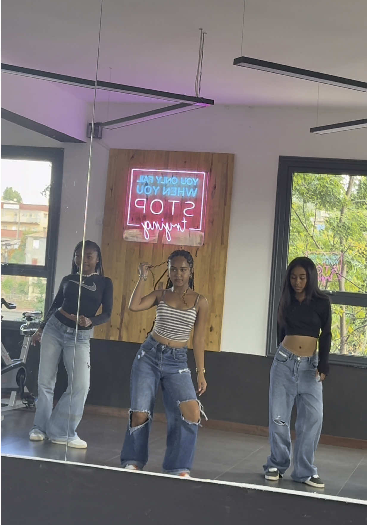 @Anathi.vita5 , @𝐋𝐮𝐜𝐢𝐚𝐬 