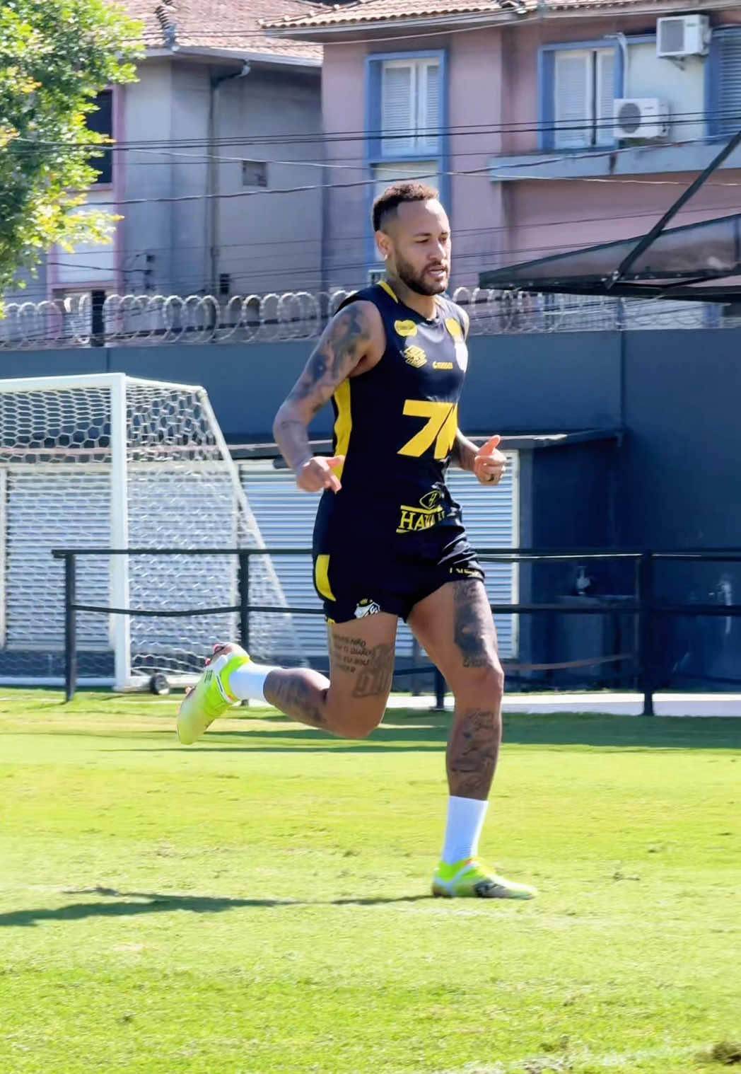 Neymar no treino de finalização! 🎯 #SantosFC #Santos #TikTokEsportes #NeymarJr #Neymar #sportsontiktok 