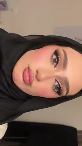 واضح اني كنت مستحيه 🤣 ميكب @Badriyamakeupartist 🤍🫶🏻 #fyp #مالي_خلق_احط_هاشتاقات #الكويت 