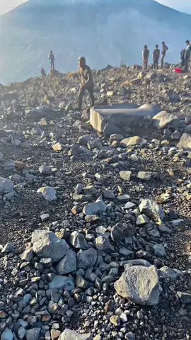 seandainya... #mountain #pendaki #pendakitiktok #sindoro #sumbing #3153mdpl #3371mdpl 