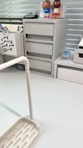 barang decor meja guys !! #hanging #deskdecor #deskdecoration #deskdecorideas #cutesy #minihanger #mini #cutehanger #fyppppppppppppppppppppppp #fypage #malaysia #roomessentials 