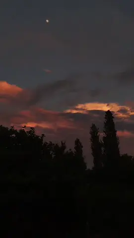 Nə qədər sevirsiz sevin getmək istəyənin arxasindan suyu özünüz atacaqsiniz...#xeyirligecələr🌙 