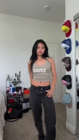 ARE YOU GONNA LOVE ME? 😠❤️ also no makeup day cause i’m going OUTSIDE tomorrow 🙂‍↔️💫 guess where i’m going? 👀 #OOTD #chilloutfit #outfitinspo #outfitideas #streetwear #loungewear #thrifted #outfitcheck #neutrals #foryou #fypシ 