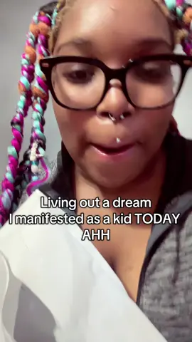 MORE GOOD THINGS TO COME TRUST 🥹 #rave #ravegirl #ravetiktok #ravetok #kawaii #raversoftiktok #raver #kandikid #kandi #kawaii #decora #jfashion #foryou #fyp #viral 