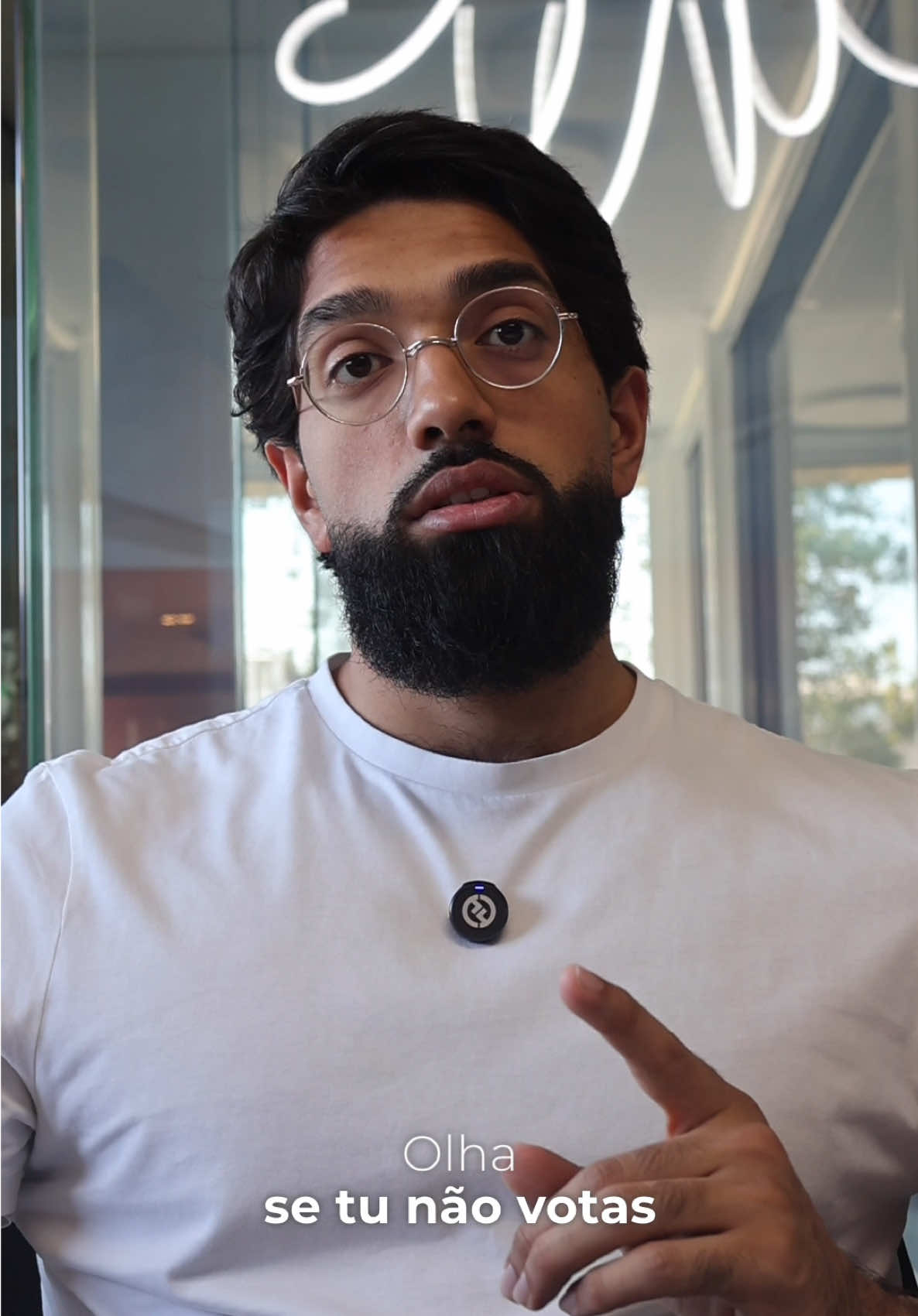 Não votes por impulso.. Mas também não fiques de fora! Votar é um ato de consciência, de responsabilidade e por mais que muitos não concordem, é sim um acto de fé! A política mexe com tudo na tua vida.. E quando tu não decides, outros decidem por ti! O Islão ensina-nos a ser justos, a proteger os oprimidos e a escolher com sabedoria. E isso… começa pelo voto. Dia 18 de maio, em Portugal, há eleições legislativas, vota com consciência! Porque o futuro não se muda de braços cruzados! Que Allah guie o nosso voto para o bem de todos. • • • • • • • • • • • • • • • • • • • • #halallifestyle #mindset #Lifestyle #islam #islão #autodesenvolvimento #estilodevida #reflexão #propositodevida #vidacomproposito #compaixão #deus #Allah #divindade #empatia #consciencia #muçulmanos #muçulmano #islã #islamico #islamismo #mododevida #conhecimento #espiritualidade #islãoemportugal #liberdade #voto #responsabilidade #eleições #eleiçõeslegislativas2025 