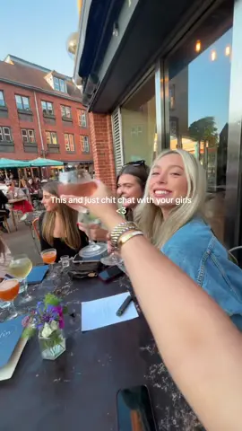 Chit chat and wine <3 #chitchat #gossip #girls #besties 