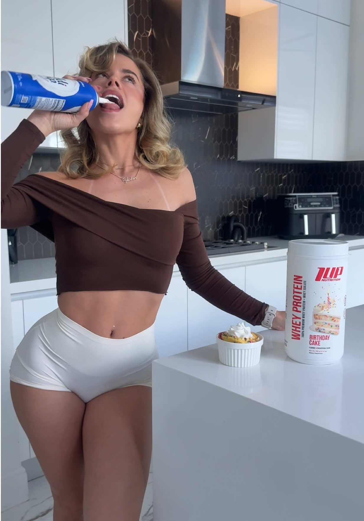 Gemini season is almost hereee hehe ♊️ In honor of my birthday month, I made this dreamy protein mug cake using @1UpNutrition Birthday Cake Protein 🧁 and YES, the macros are so perfect I’ve been fitting it into my cutting meal plan ‼️ Fluffy, sweet, high-protein & guilt-free? Say less 🤤  Use code YAS20 for 20% off your next 1Up order, babes! 