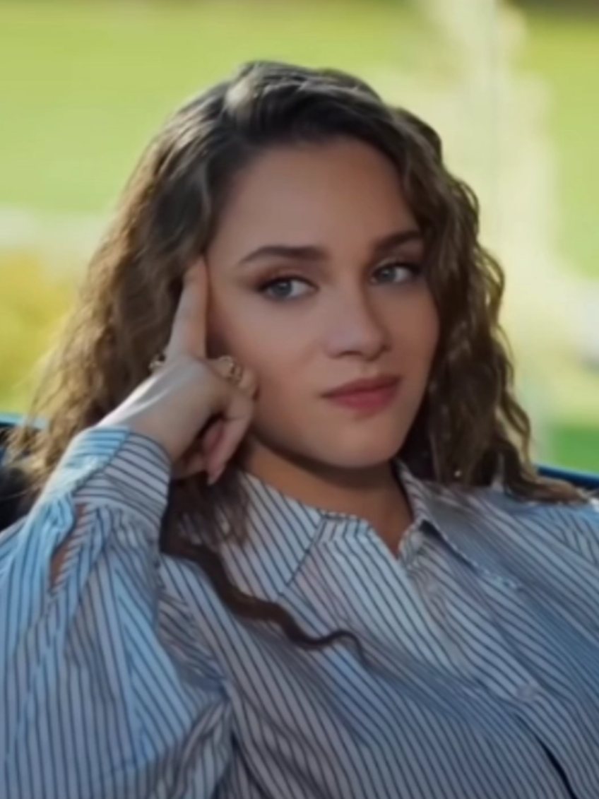 She kept her smile until the end 💔 I hope no one watches season 3, the disrespect for the audience is way too big to ignore. Zeynep was the soul of this series and they had her killed by didem, a horrible end for such a wonderful character, the villain is not even dead and leaves with a smile on her face. Shame on you, the cruelest ending I have ever seen. #hudutsuzsevdaedit #foryouu #zeynepkarasu #halilibrahimkarasu #denizcanaktas #miraydaner #turkish #turkishdrama #foryouu #halzey 