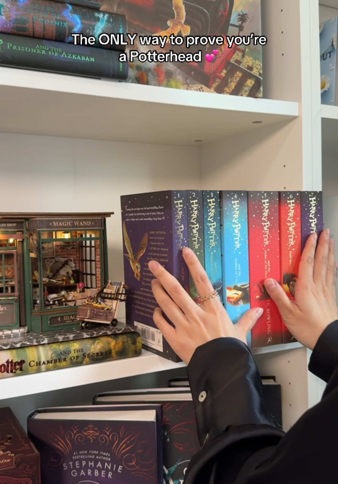 Harry Potter bookshelf upgrade ideas! 💕 #potterheads #hogwarts #bookshelf #BookTok #diyproject 