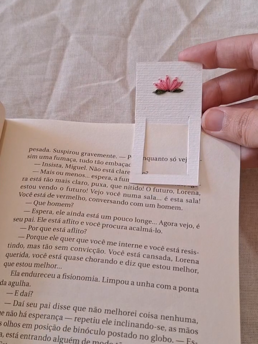 Respondendo a @milagros.1706 Marcador de páginas bordado de flor de lotus simples 🪷 #manualidades #marcapaginas #separadores #tutorial #ideiascriativas #bordado #artesanato #BookTok #handmade 
