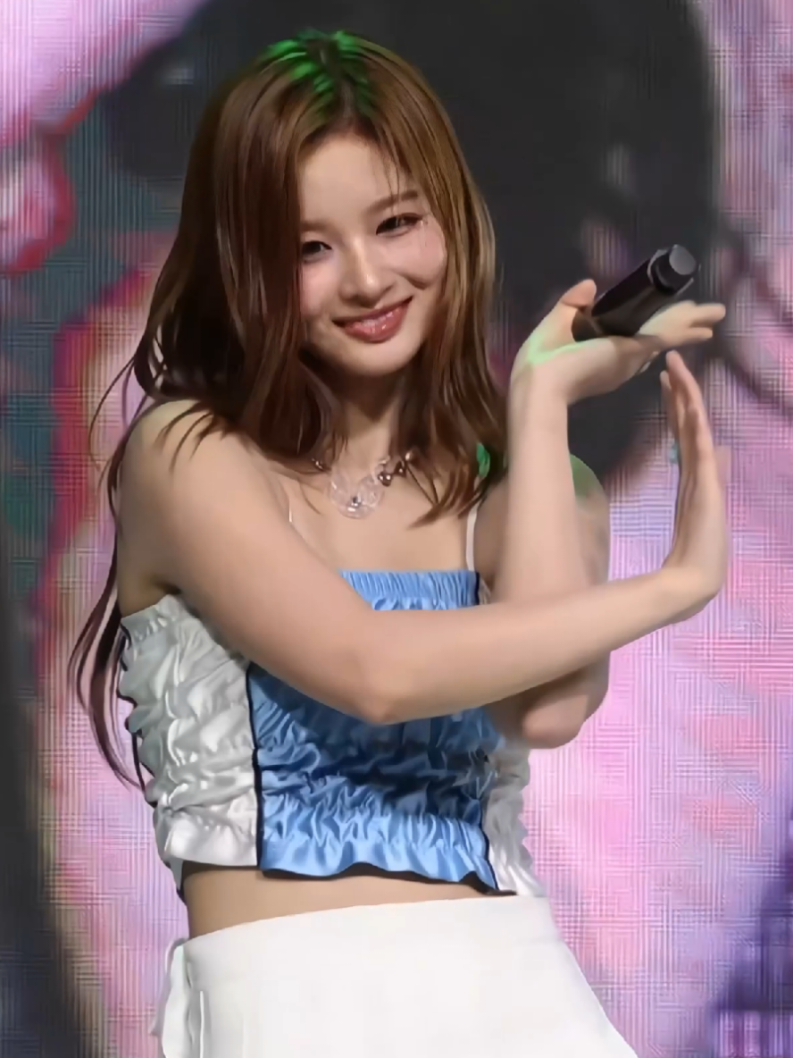 sullyoon fancam #sullyoon #fancam #fancams #kpop #fyp #trending #seu1g #viral #nmixx 