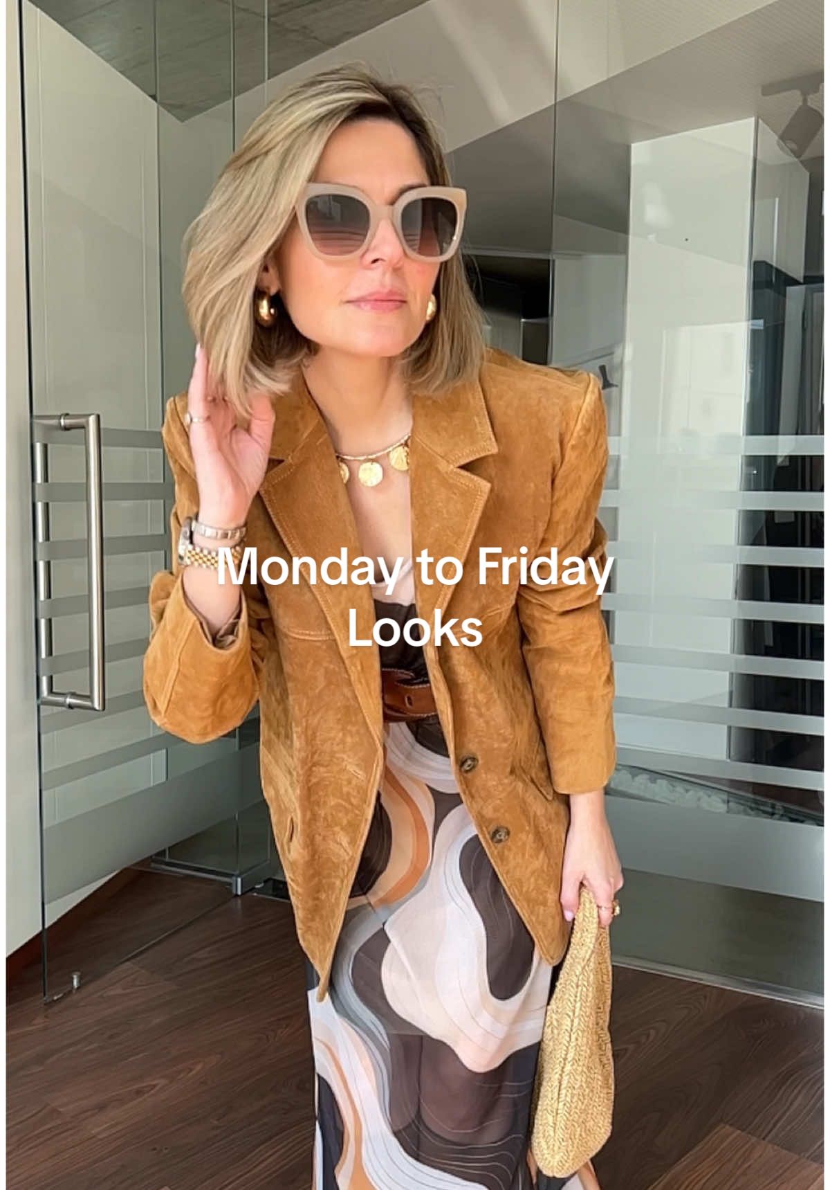 Monday to Friday looks 📸 qual destes looks é o teu favorito? 😘 #lookdodia #outfitinspo #outfitcheck #mondaytofriday #styleinspo #styleideas #outfit ##outfits #outfitsinspiration 