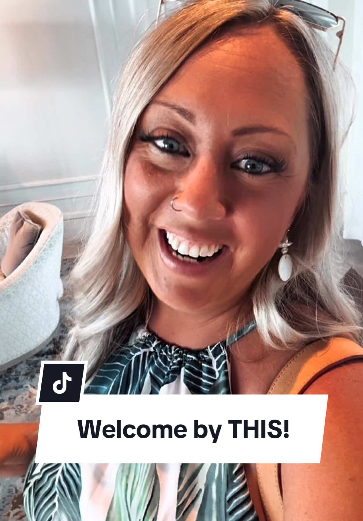When you arrive at the luxurious 5-star Isla Bella Beach Resort in Marathon, Florida… the VIP treatment starts immediately 🥂✨ 🍾 Champagne in hand, toes in the sand, and nothing but pure paradise ahead 🌴 This is how you kick off a luxury stay in the Florida Keys! Who’s ready to check in like this? #IslaBellaResort #FloridaKeysLuxury #5StarEscape #ChampagneWelcome #LuxuryTravelVibes #TravelWithTeamGib #ResortGoals