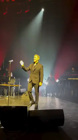 دخول كاظم الساهر ب أغنية عيد الحب لأول مرة على مسرح في دوبي أوپرا  17/5/2025 تصوير أشرف وليس تصويري  #كاظم_الساهر #عيد_الحب  @Kadim Al Sahir كاظم الساهر 