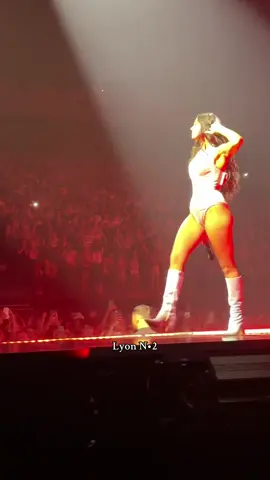 Attend la fin… #dualipa #radicaloptimism #concert 