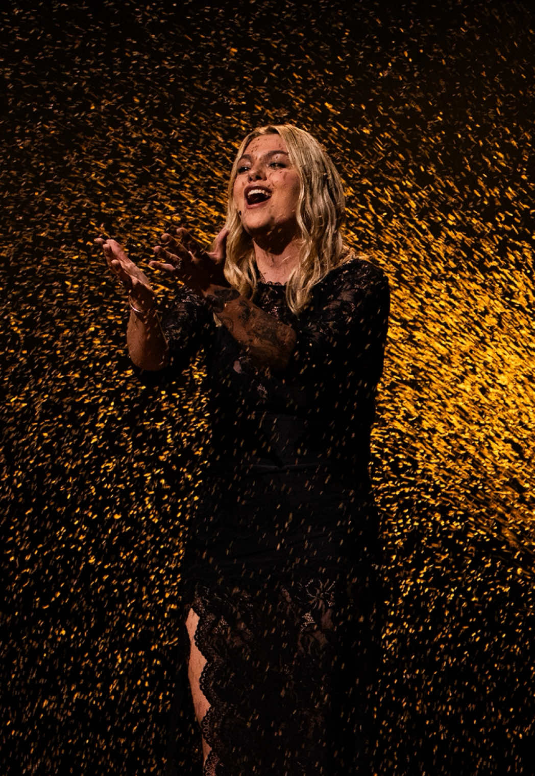 🇫🇷 You'll never guess what the sand is made of... It's a corker of a song, isn't it?                       France 🇫🇷 / Louane - maman / @Louane (Taylor’s version) #Eurovision2025 #Eurovision