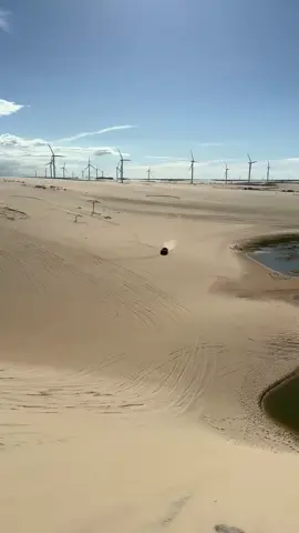 Aquele salto de respeito nas dunas do Nordeste!Quantos metros saltou será kkkk