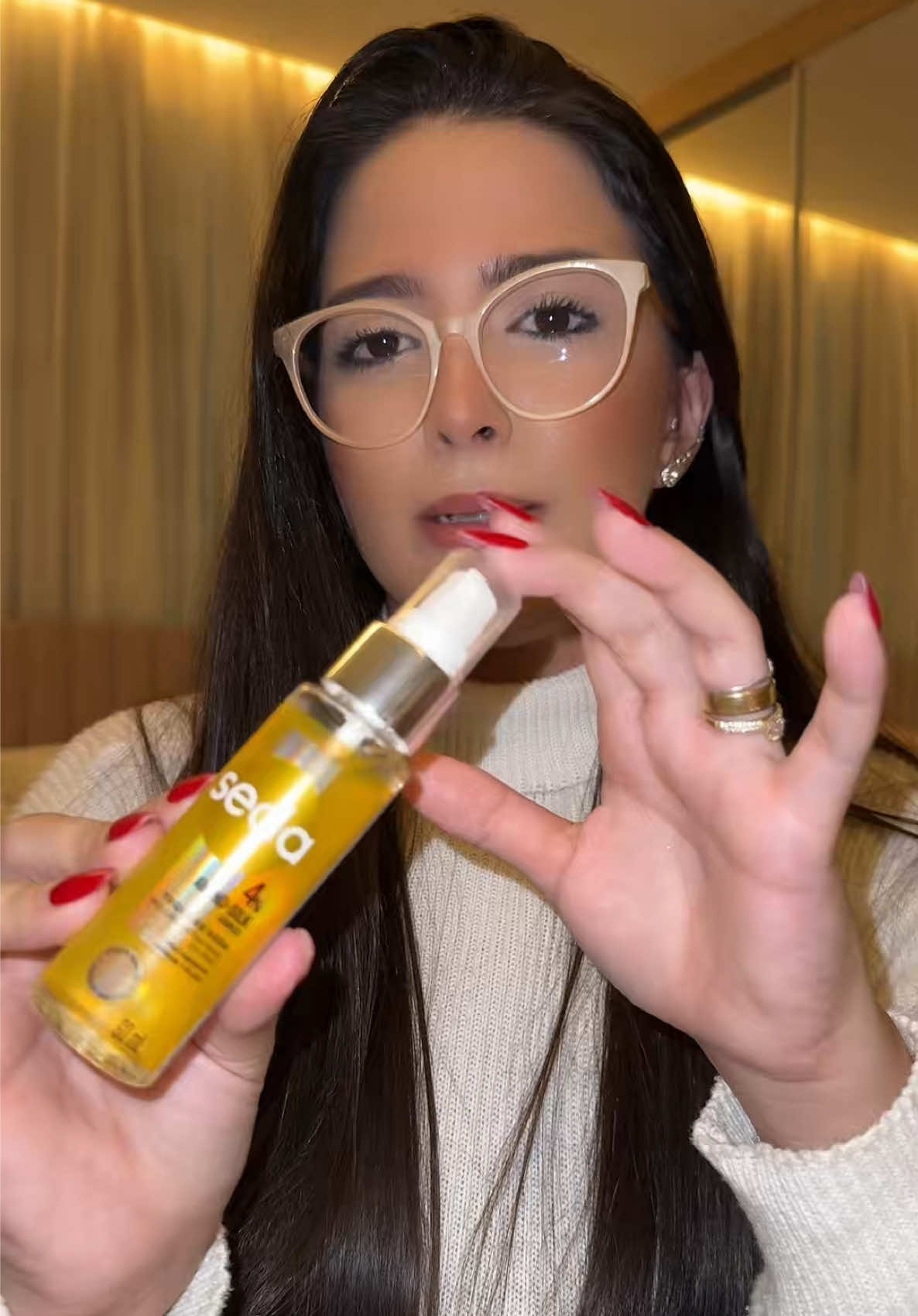 Dica que cabe no seu bolso viu ! Seda amino-silk toque seda e redução instantânea de frizz ! @Seda Oficial #sedaaminosilk #dicadebeleza #cabelosaudavel #produtosdecabelo #oleocapilar 