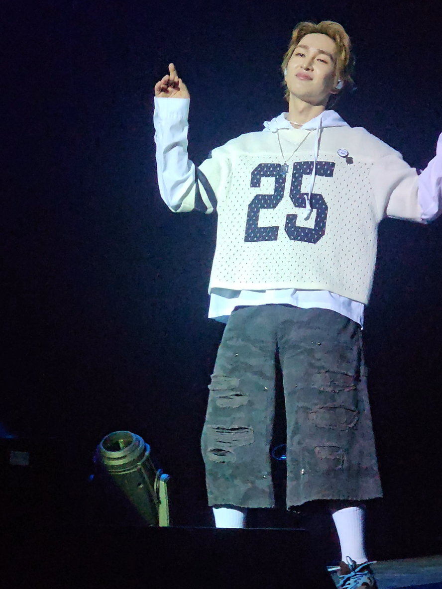 it's been a week since the tour ended, just gonna start dropping my videos from all 8 stops 🤣 @ONEW  #온유 #ONEW #ONEWTHELIVE  #ONEW_THE_LIVE_CONNECTION #온유더라이브 #ONTHELA_USA #ONEWTHELIVE_USA 