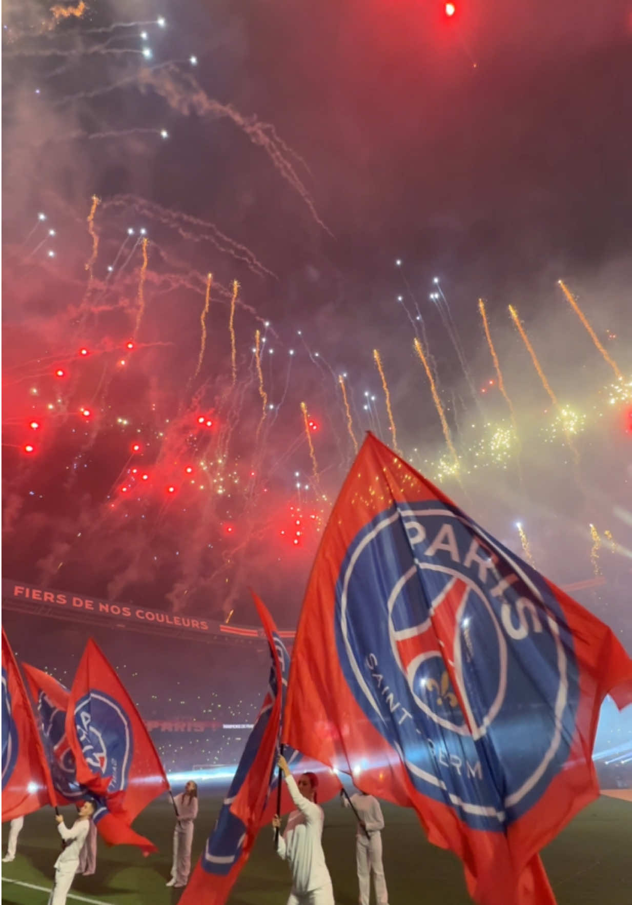 PARIS EST MAGIQUE 😍❤️💙