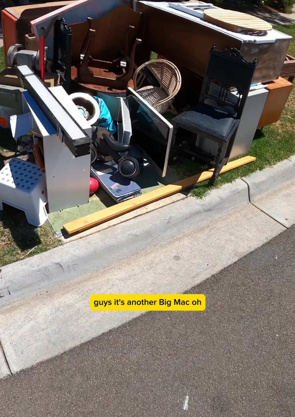 Big Mac & that #polyprophet #youtube #free #treasurehunt #hardrubbish #australia #curbside #sidehustle #dumpsterdiving #streetscrapping #scrapping #scavenger #reseller #resell #relaxing #asmr #value