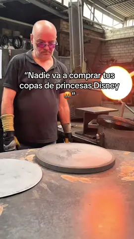 ¿Debería rendirme ya? 🥺 #disney #princesasdisney #boda #vasosdecorativos #glassblowing 