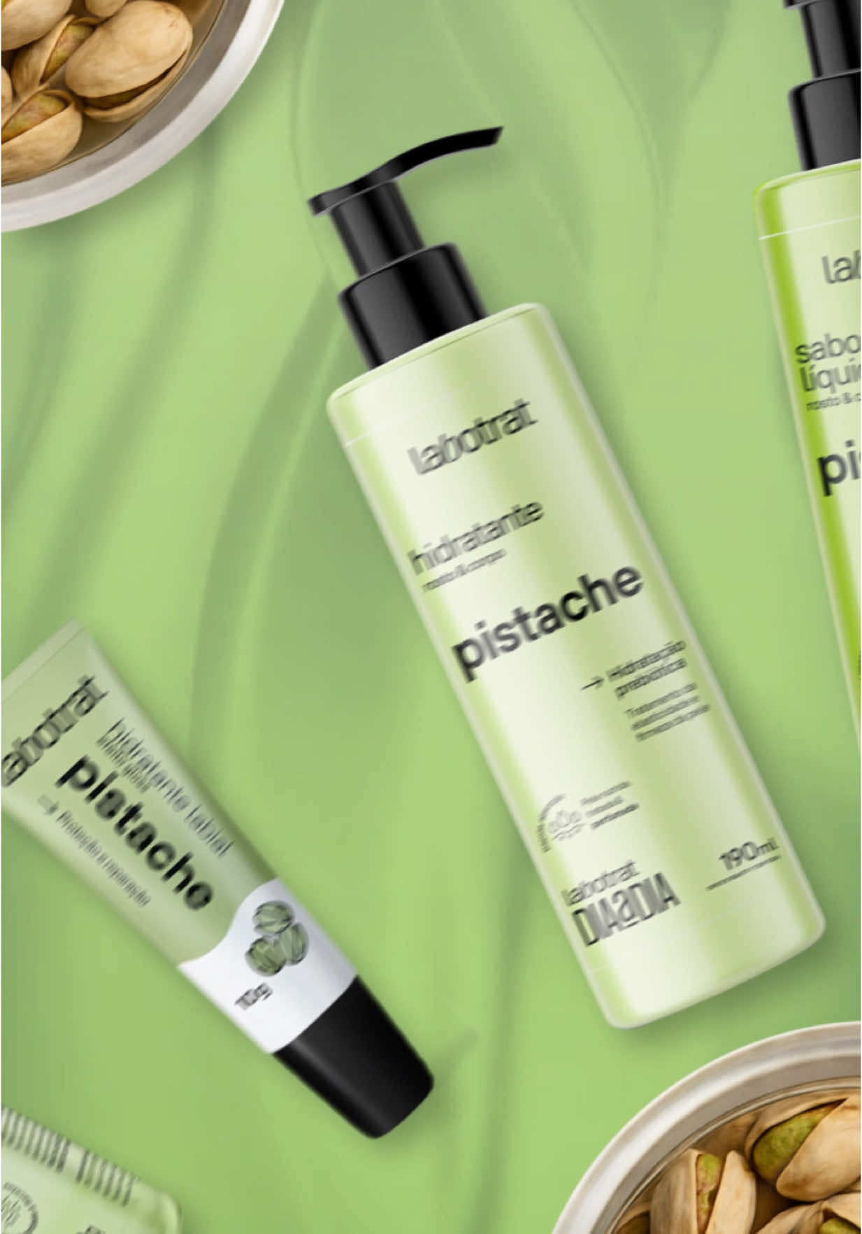 A nova linha Dia a Dia Pistache está chegando para transformar sua rotina de cuidados em um ritual de puro prazer sensorial. 🫧✨ Um aroma sofisticado, com notas suaves e envolventes, com cheirinho de confeitaria gourmet.  Em breve nas melhores lojas de todo o Brasil. #labotrat #diaadia #lancamentolabotrat #experienciadebanho #pistache #banhopremium