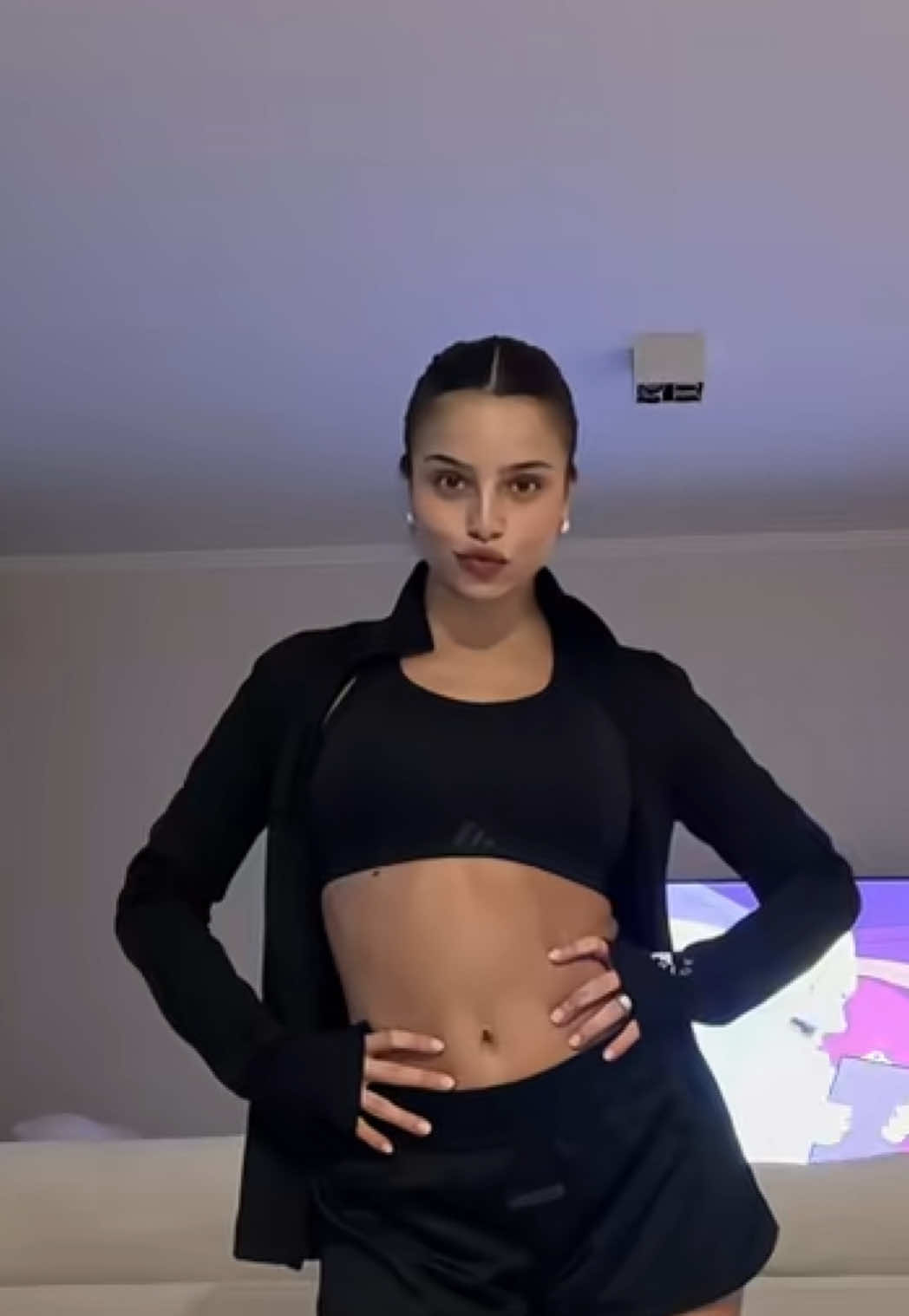 ❤️‍🔥 @emilia 🧊 le pone onda al sábado de lluvia y baila al ritmo de #Blackout