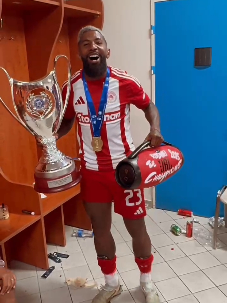 Rodinei 🇧🇷🇬🇷 🏆🔴⚪️ #Olympiacos #Greece #Brazil #Football #Singer #Sing #Winner #GreekCup 