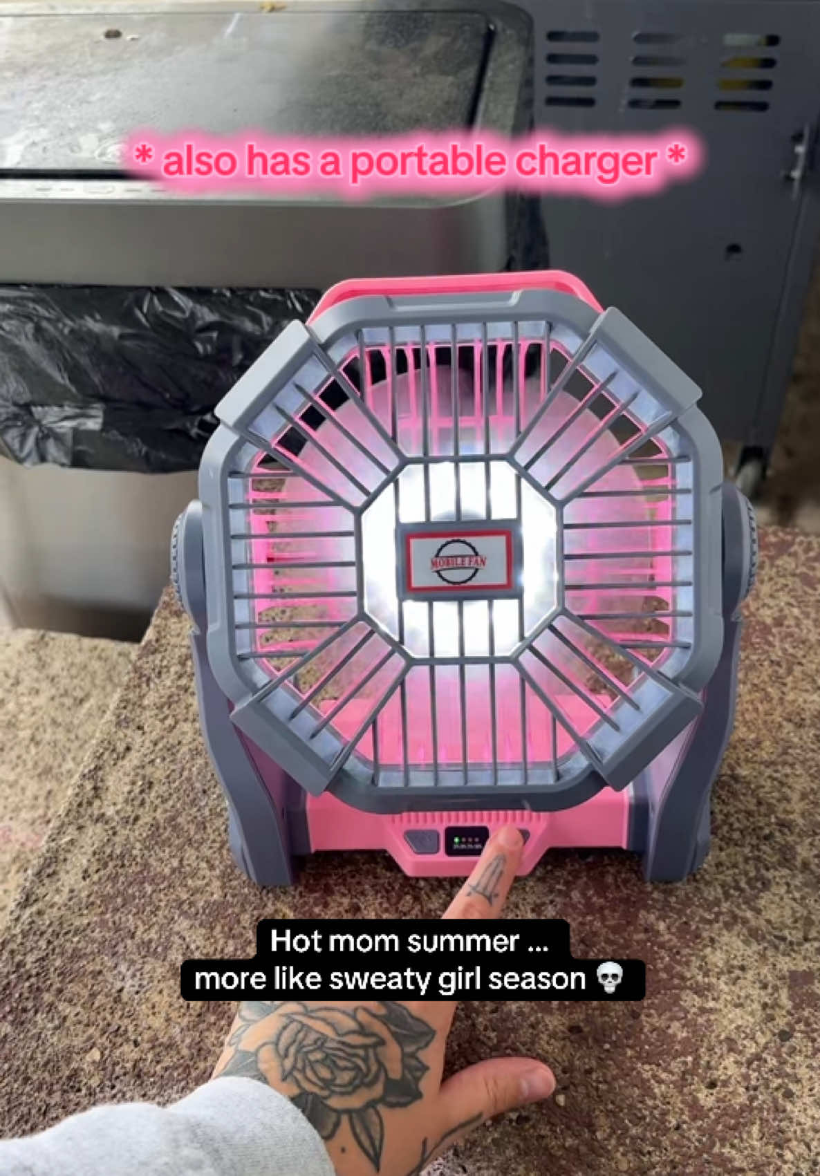 I love that they have pink 💅🏽🌸🤣 #fan #fans #portable #portablefan #mobilefan #pink #pinkeverything #momof3 #toddlermom #momtok 