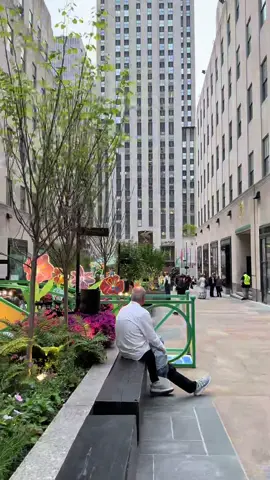Walking in New York City , The Rockefeller center #usa🇺🇸 #nyc #ny #news #newyorkcity #unitedstates #tiktok #tiktokusa 